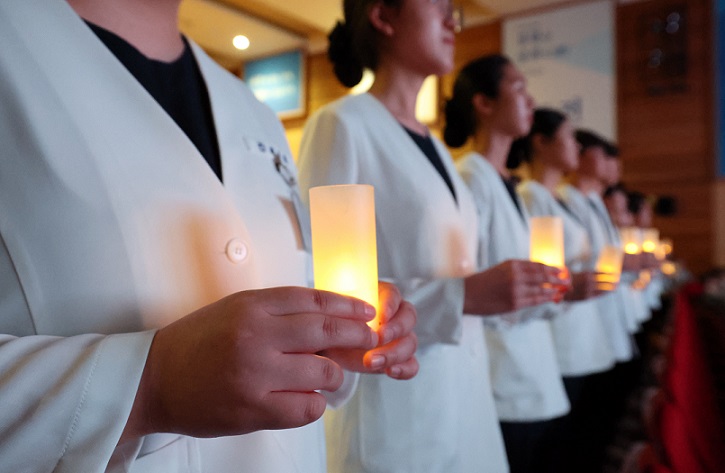 °£È£»ç½Å¹®, º¸°ÇÀÇ·á, °£È£»ç ºÎÁ·, ȯÀÚ »ç¸Á·ü, ¿µ±¹, »ç¿ì»ùÇÁÅÏ ´ëÇб³, ÇÇÅÍ ±×¸®Çǽº ±³¼ö